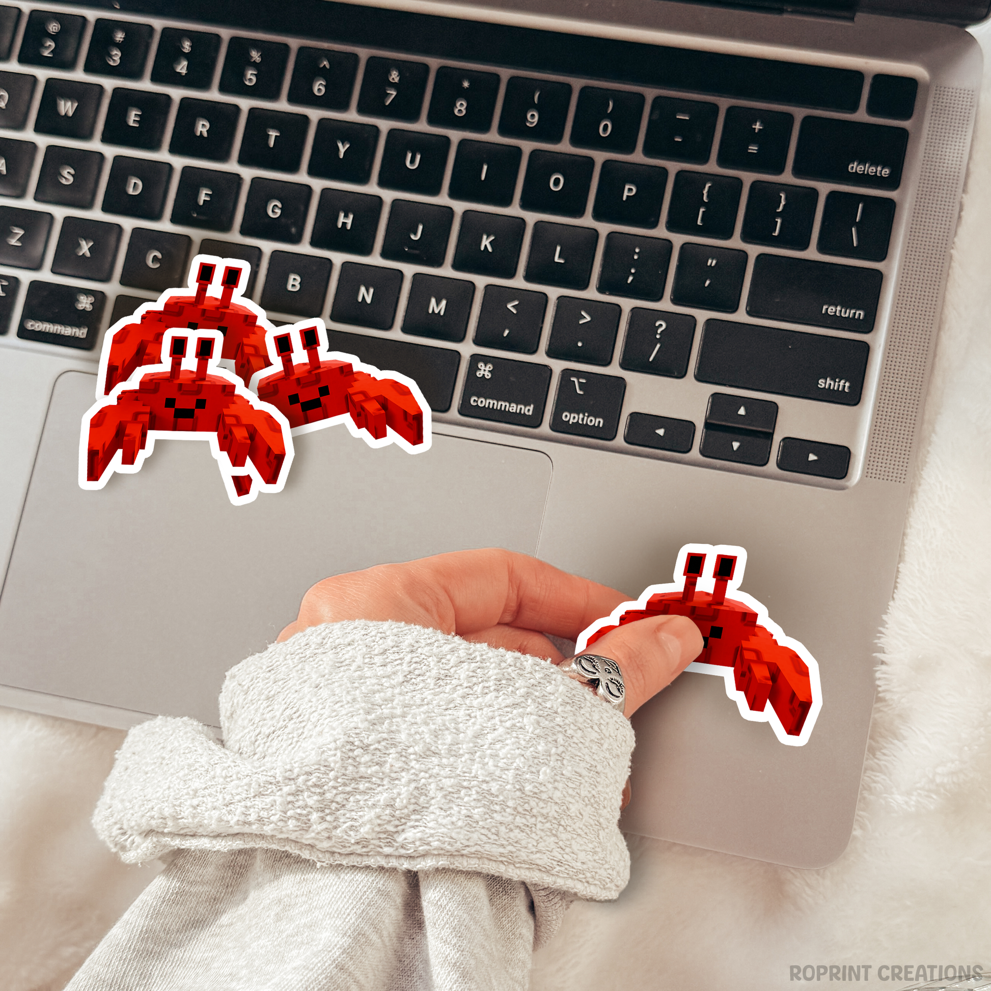 Brighten up your belongings with this adorable Grow A Garden Crab sticker! Perfect for decorating notebooks, laptops, and party favors — the best gift for Roblox Grow A Garden fans.