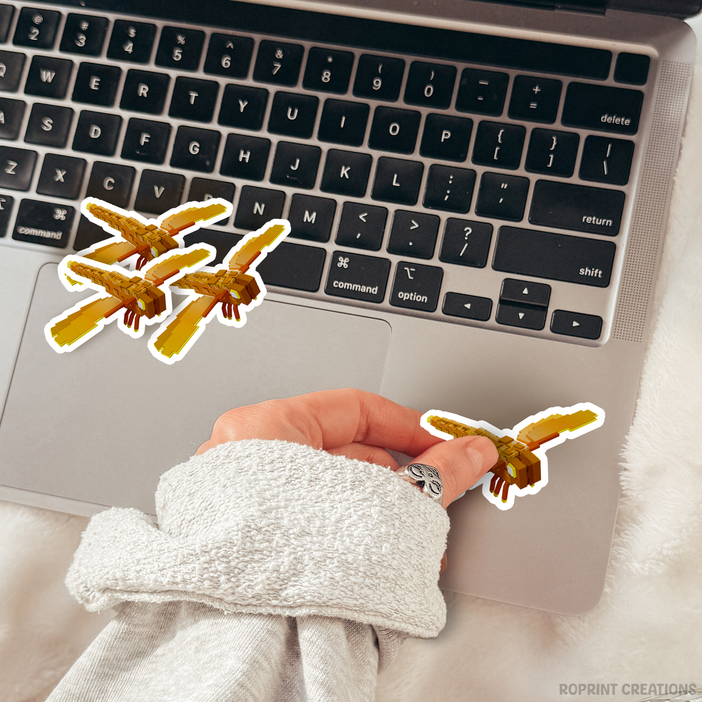 Brighten up your belongings with this adorable Grow A Garden Dragonfly sticker! Perfect for decorating notebooks, laptops, and party favors — the best gift for Roblox Grow A Garden fans.