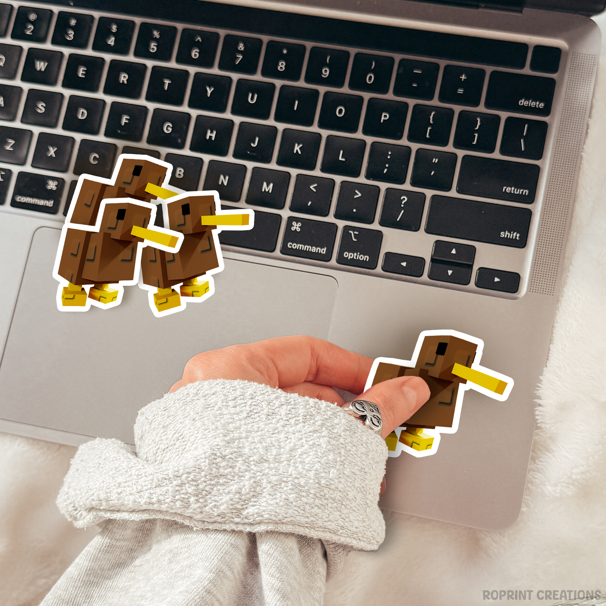 Brighten up your belongings with this adorable Grow A Garden Kiwi sticker! Perfect for decorating notebooks, laptops, and party favors — the best gift for Roblox Grow A Garden fans.