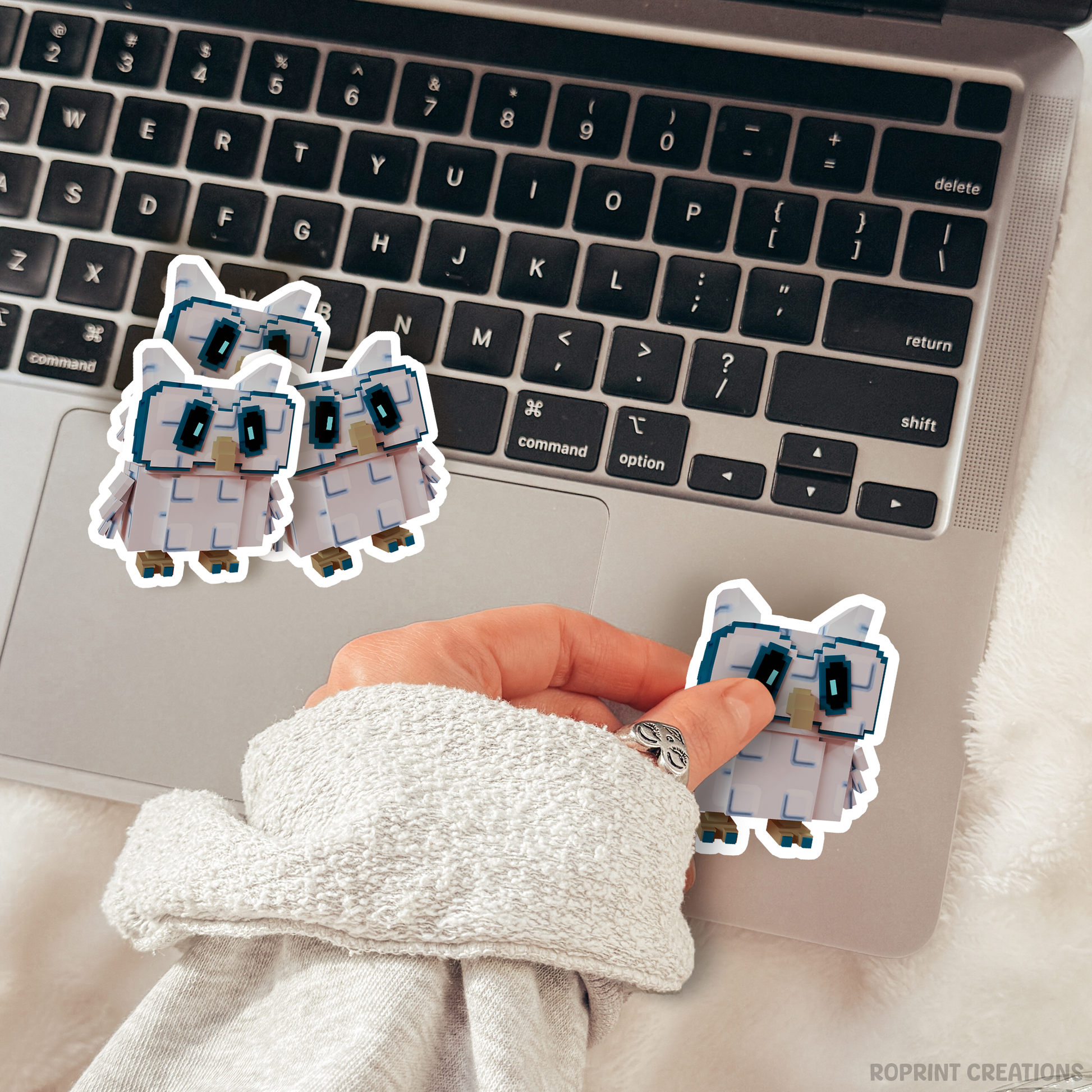 Brighten up your belongings with this adorable Grow A Garden Owl sticker! Perfect for decorating notebooks, laptops, and party favors — the best gift for Roblox Grow A Garden fans.