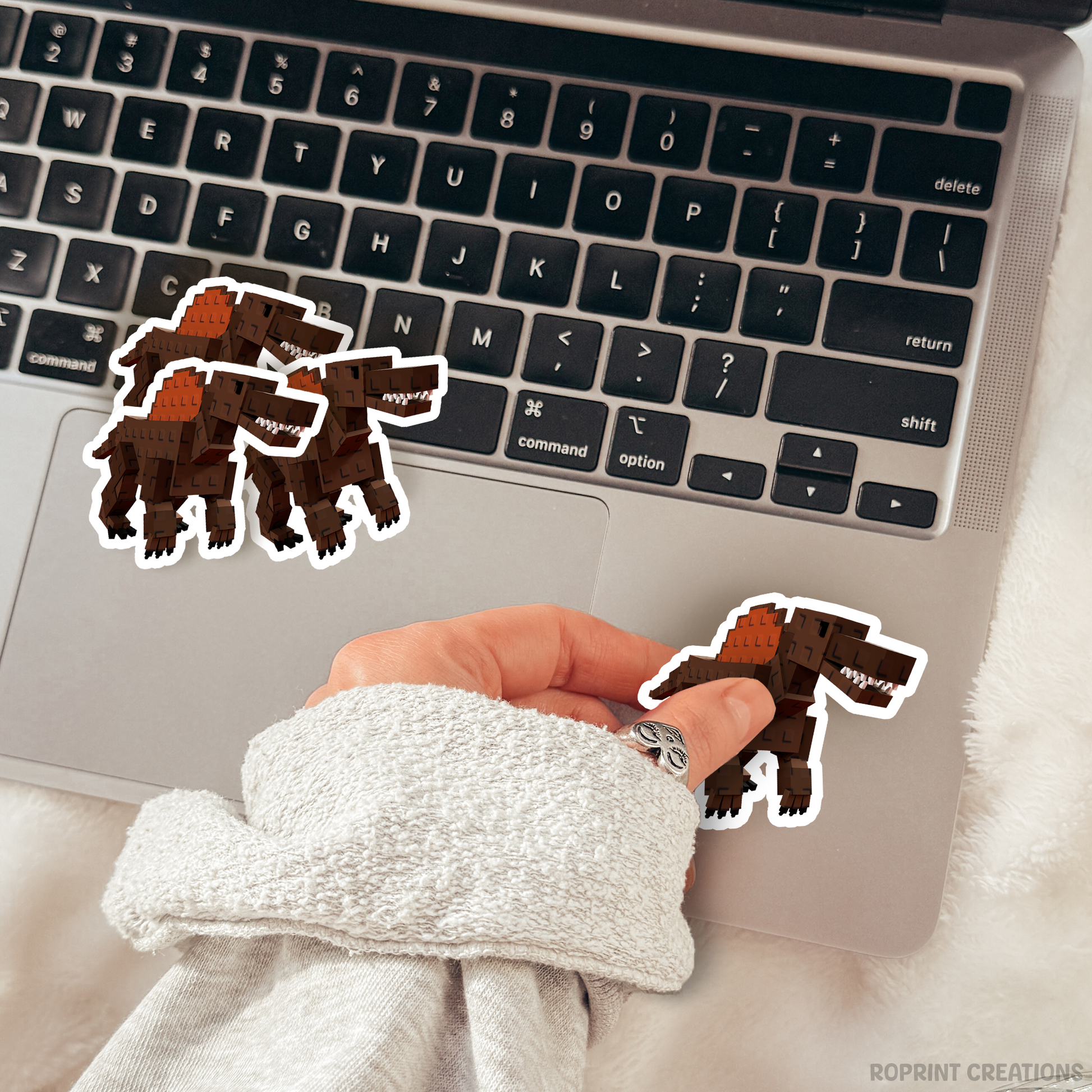 Brighten up your belongings with this adorable Grow A Garden Spinosaurus sticker! Perfect for decorating notebooks, laptops, and party favors — the best gift for Roblox Grow A Garden fans.