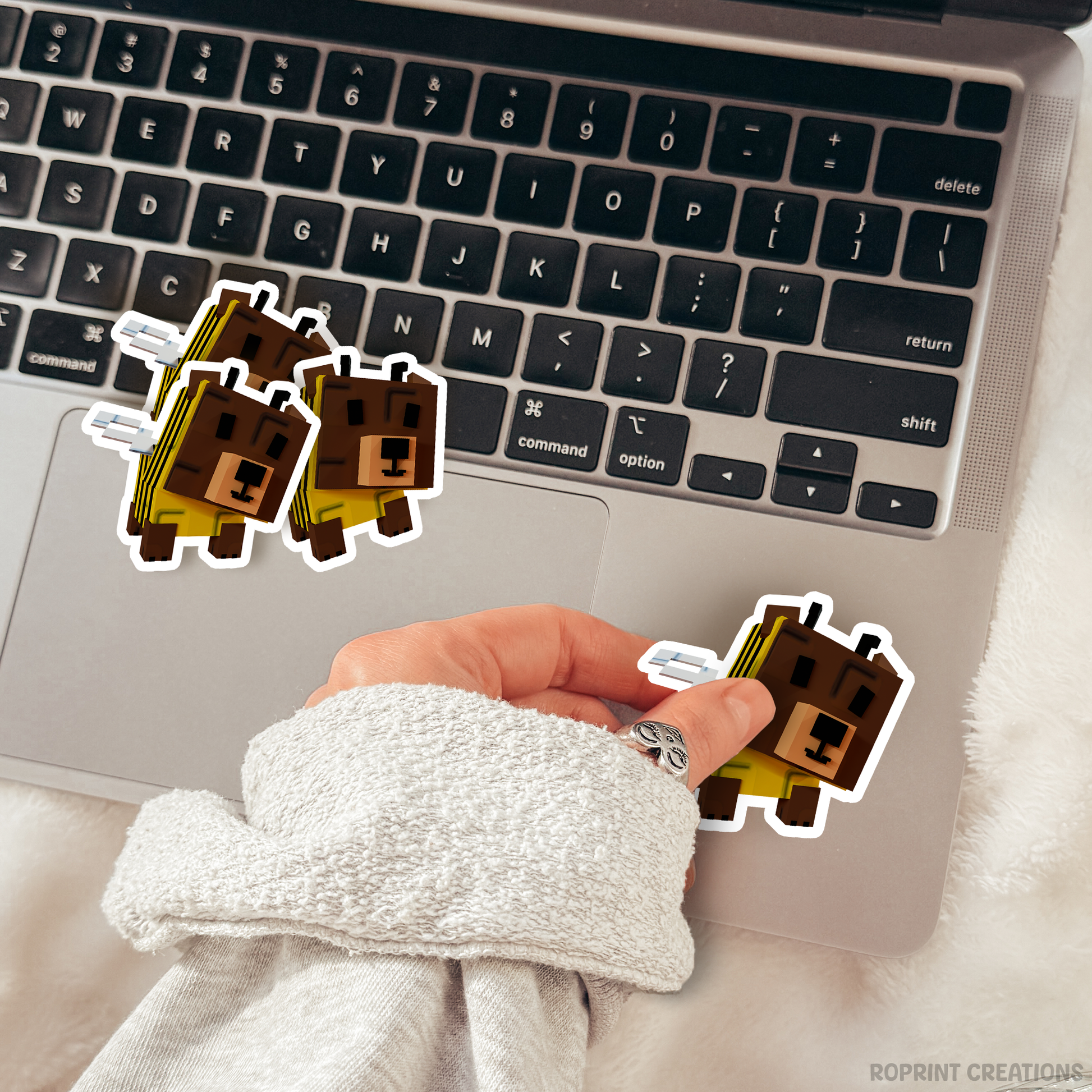 Brighten up your belongings with this adorable Grow A Garden Bear Bee sticker! Perfect for decorating notebooks, laptops, and party favors — the best gift for Roblox Grow A Garden fans.